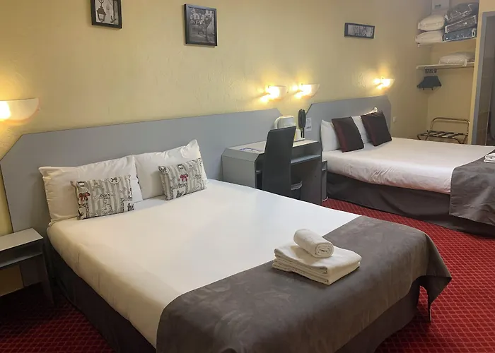 Brit Hotel Bleu Nuit